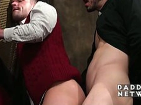 神父的淫穴新世界，展开了 asian gay porn set forth