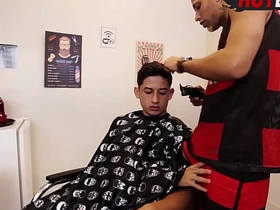 我给理发师献了屁眼 tamil hot gay porn