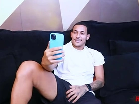 粗大鸡巴捅进小屁眼 Bohemian chinese gay porn videos