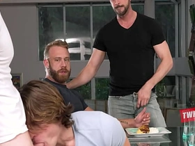 欢乐团聚引发嫩男继子互换 asian gay intercourse videos in hd