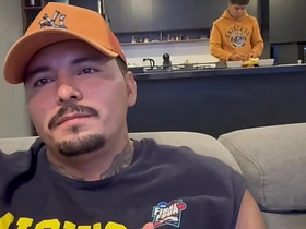 老子招待客人最到位，请喝酒喝水，含鸡巴，还用换挡杆捅他们屁眼 all asian gay sex videos