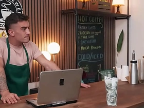 猛男片——莉莉撞见德雷克·冯和特雷弗·布鲁克斯搞逼，随后加入咖啡店激情3P asian well-pleased boys sexy innerwear sex videos