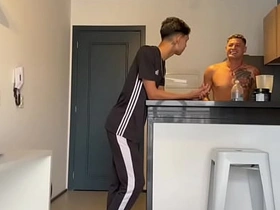 训练时认识的猛男被我骑在身下 gay porn asian twitter