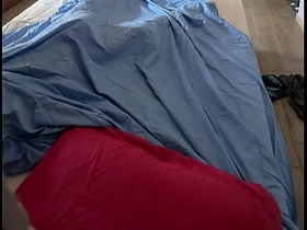 他在被窝里快速激烈地打飞机射精 - 真实高潮 young perps chinese gay porn