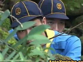 瘦亚裔侦查员口交后享受野战 undecorated chinese gay porn