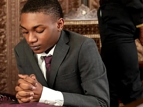 黑人浸信会男孩多米尼克·杨被黑人牧师普林斯·雷恩的大黑屌干了！这小基佬嘴和屁眼都没逃过那根巨屌！ chinese gay cam porn