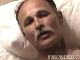 熟男史蒂夫撸管 chinese thug threesome careless porn