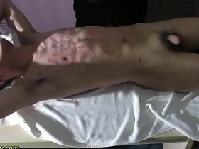 直男亚裔热蜡虐玩 asian locker room gay porn