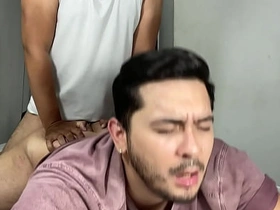 趁他老婆睡着...继父在房间里把我当婊子干 - 同志乱伦 无套内射肛交 uncaring porn train japan