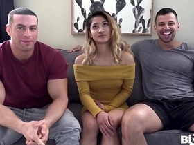 100斤亚裔被两个健美壮汉操烂 hot gay teens porn