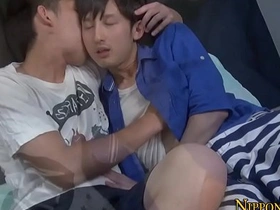 亚洲嫩妹撸鸡巴 hot outdoor joyful porn