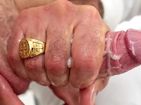 老石匠费利克斯·坎普在所谓面试中把学徒迪伦·泰德斯搞到勃起！这帮石匠真他妈乱！ japan gay porn capy