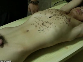 健美亚洲男孩被滴热蜡 hot men abs gay porn