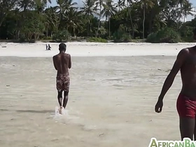 赤裸黑肤嫩弟淋浴后填素人 gay porn latino and asian