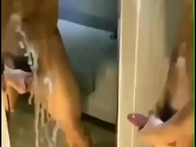 亚裔射满镜子 merry sex videos asian sucking