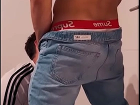 单身派对上的直男男友偷偷在派对角落操我 big irritant chinese men gay porn