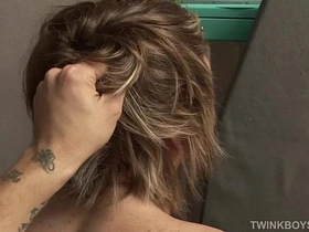 嫩仔Simon和Martin无套交媾 japan gay porn kiss