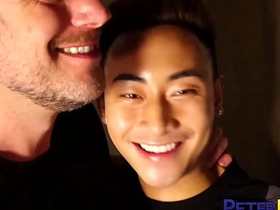 PETERFEVER亚裔Jeremy Vuitton被Hans Berlin无套内射 sex gay strife = 'wife' porn