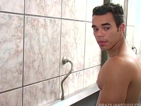 拉丁三人公厕性交 cute japanese gay porn