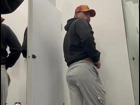 试衣间里发骚了 gay chinese scat porn