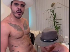 Carmona和Marcelo在激烈互搞中干翻农场男孩 asian creampie gay porn