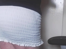 瘦弱伪娘Oso撒尿玩自己骚屁股 gay chinese porn full