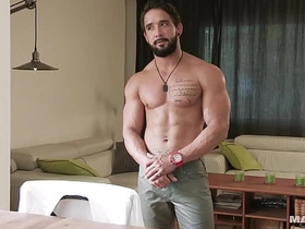 Zack Lemec裸体侍应生面试 - 面具自慰 bdsm gay porn japanese