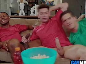 足球粉被黑白基友轮着用 gay porn korean hot