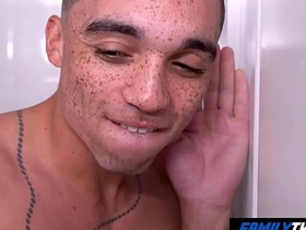 家庭嫩肉 - 看我朋友和他继父搞 japan mature gay porn