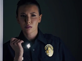 警察闯入外星扶她家 - 性渴寄生虫把辣妹变人妖 gay porn bear japanese