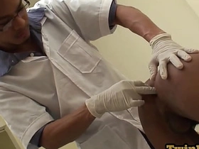 尿尿亚洲嫩鸡肛检后被医生无套内射 hot friend gay porn