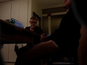 亲爷爷偷看干孙子打飞机 男同乱伦 hot gay porn star