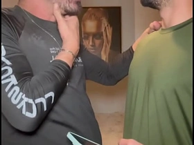 朋友看到我手机相册里的屌照非要看实物 结果忍不住直接口了起来 asian merry sex videos on telegram