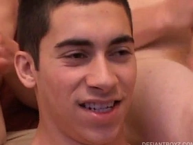 年轻三人组互吃精液 japan gay porn star