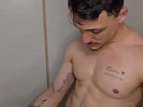 掰开大腿献上骚屁眼 merry porn korean anime