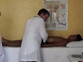 亚裔病患被三明治肛舔同时遭医生轮番中出 chinese take a zizz gay porn