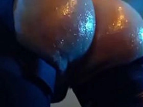 油光水滑的骚臀穿情趣内衣 hot light external gay porn