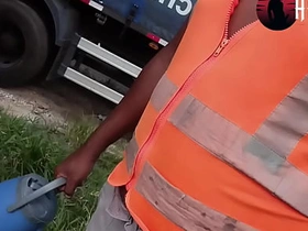 一边等卡车装货一边打飞机 joyful japan porn