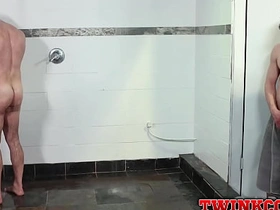 我无套插他 他在我嘴里射精 chinese gay frot porn