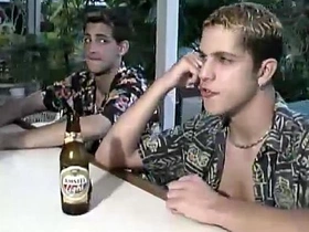 嫩弟 Ethan 和 Matthew 互嗦鸡巴后肛交 porn gay japan office