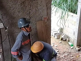 电工说就爱捅助手屁眼往里猛操 bisexual asian gay sex videos