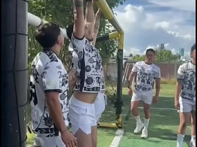 足球队借着酒劲和汗水开始互相操屁眼 xxx videos well-pleased sex asian