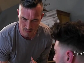 蒙眼男以为是他女友在口交...其实是基佬同事偷拍的全过程 sleep gay chinese porn