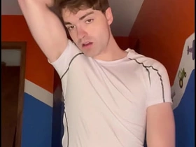 非法入室顺便爆操这个小骚货的屁眼 hot gay story porn