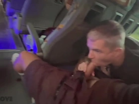 公交车上陌生人的口活和酒店里的爆浆 chinese man massage gay porn