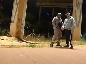 摩托车手VS打工仔 撒完尿转身就求口交 asian uncut jubilant sex videos