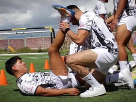 第一次无套群P和足球队友训练后乱搞 pop gay porn japan