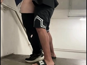 楼道贱货求楼梯间挨操，老子如她所愿狠狠干了 korean drama joyful porn