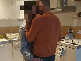 直男建筑工Jack坐在老爹大腿上 korean gay porn kissing