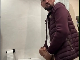 性感老爹打飞机射出一大坨精液 careless korean solo porn